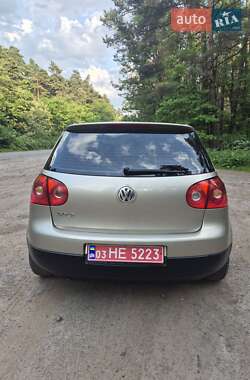 Хэтчбек Volkswagen Golf 2004 в 