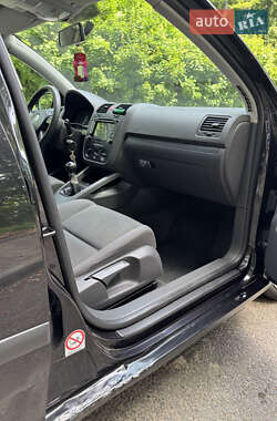 Хетчбек Volkswagen Golf 2004 в 