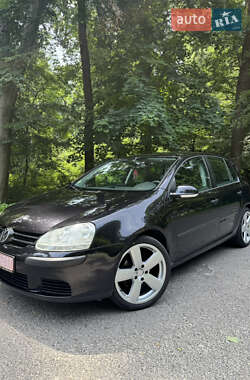 Хетчбек Volkswagen Golf 2004 в 
