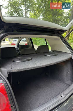 Хетчбек Volkswagen Golf 2004 в 