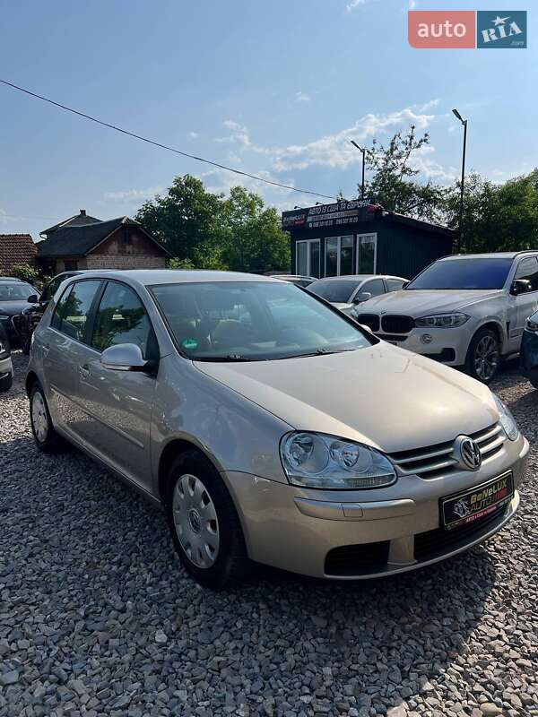 Хетчбек Volkswagen Golf 2006 в 