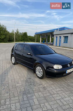 Хетчбек Volkswagen Golf 2000 в 