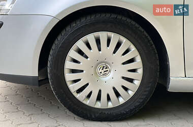 Хэтчбек Volkswagen Golf 2004 в 