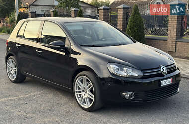 Хетчбек Volkswagen Golf 2012 в 