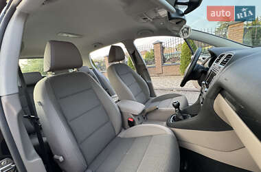 Хетчбек Volkswagen Golf 2012 в 