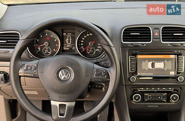 Хетчбек Volkswagen Golf 2012 в 