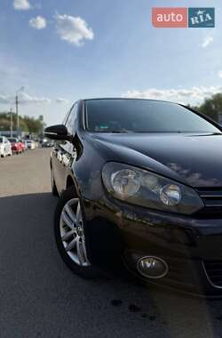 Хетчбек Volkswagen Golf 2010 в 