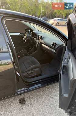 Хетчбек Volkswagen Golf 2010 в 