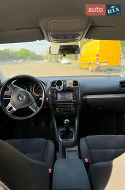 Хетчбек Volkswagen Golf 2010 в 