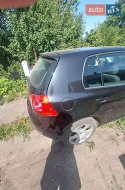 Хэтчбек Volkswagen Golf 2005 в 