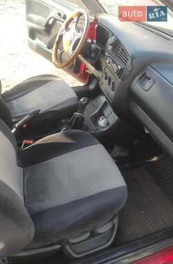 Хетчбек Volkswagen Golf 1993 в 