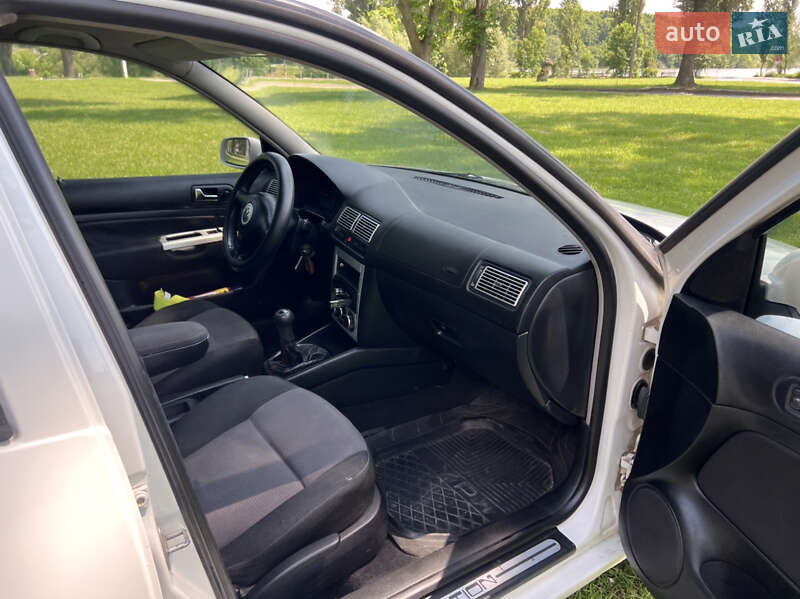 Хэтчбек Volkswagen Golf 2000 в Хмельницком