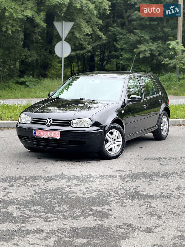 Хэтчбек Volkswagen Golf 2002 в 
