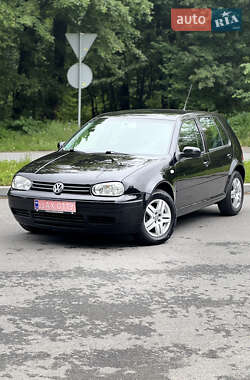 Хэтчбек Volkswagen Golf 2002 в 
