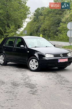 Хэтчбек Volkswagen Golf 2002 в 