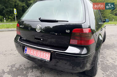 Хэтчбек Volkswagen Golf 2002 в 
