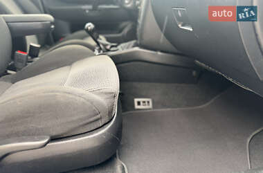 Хэтчбек Volkswagen Golf 2002 в 