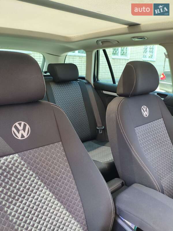 Универсал Volkswagen Golf 2011 в Нетешине