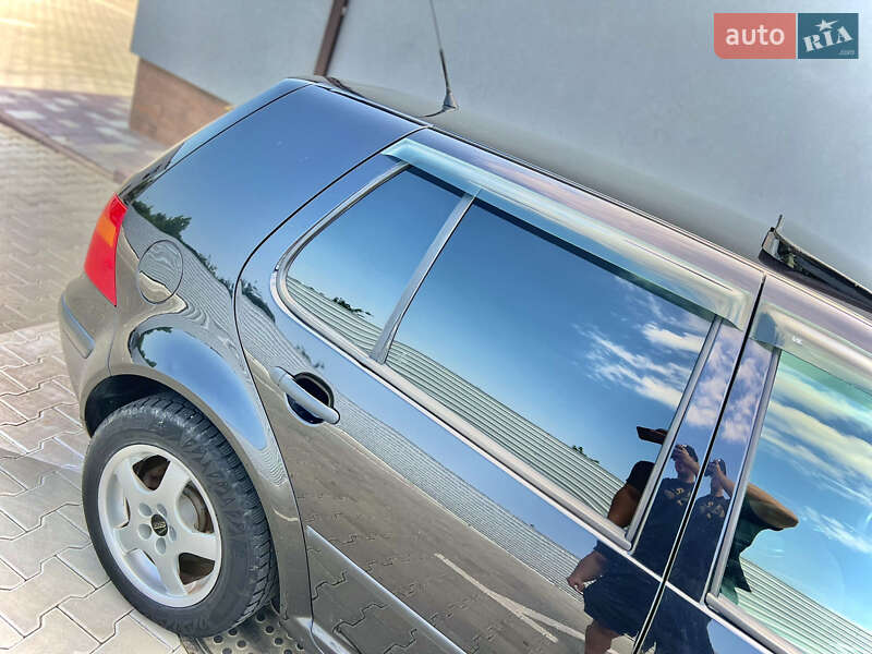 Хетчбек Volkswagen Golf 1999 в Чернівцях