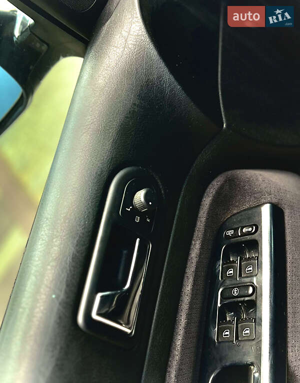 Хетчбек Volkswagen Golf 1999 в Чернівцях