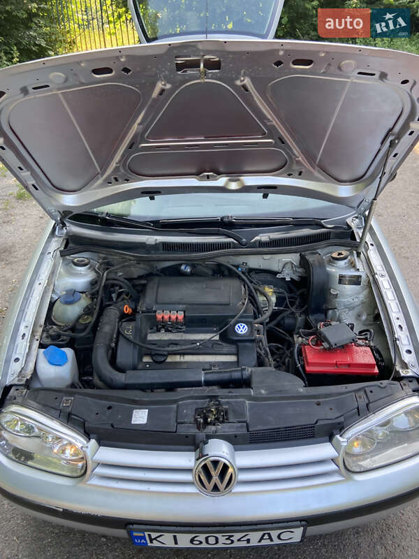 Хетчбек Volkswagen Golf 2003 в Києві