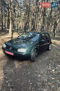 Хетчбек Volkswagen Golf 2002 в 