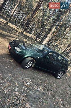 Хетчбек Volkswagen Golf 2002 в 
