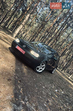 Хетчбек Volkswagen Golf 2002 в 