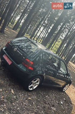 Хетчбек Volkswagen Golf 2002 в 