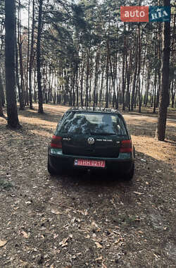 Хетчбек Volkswagen Golf 2002 в 