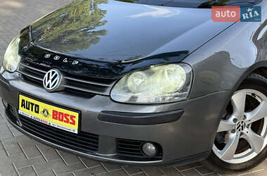 Хэтчбек Volkswagen Golf 2005 в 