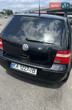 Хетчбек Volkswagen Golf 2003 в 
