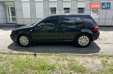 Хетчбек Volkswagen Golf 2003 в 