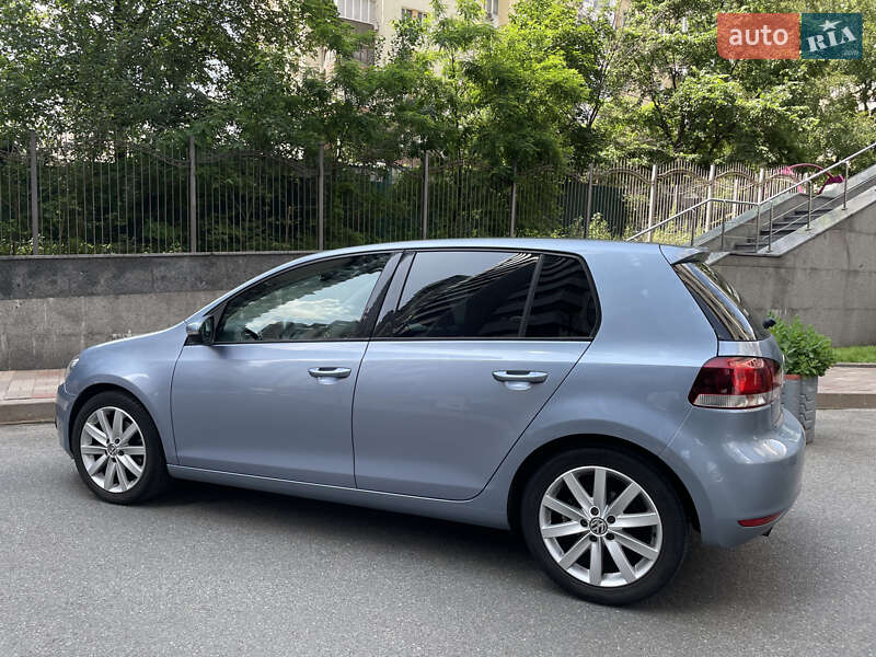 Хэтчбек Volkswagen Golf 2009 в Киеве
