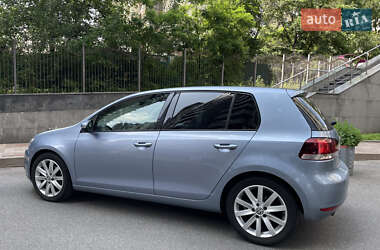 Хэтчбек Volkswagen Golf 2009 в 