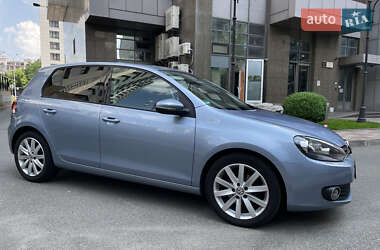 Хэтчбек Volkswagen Golf 2009 в 