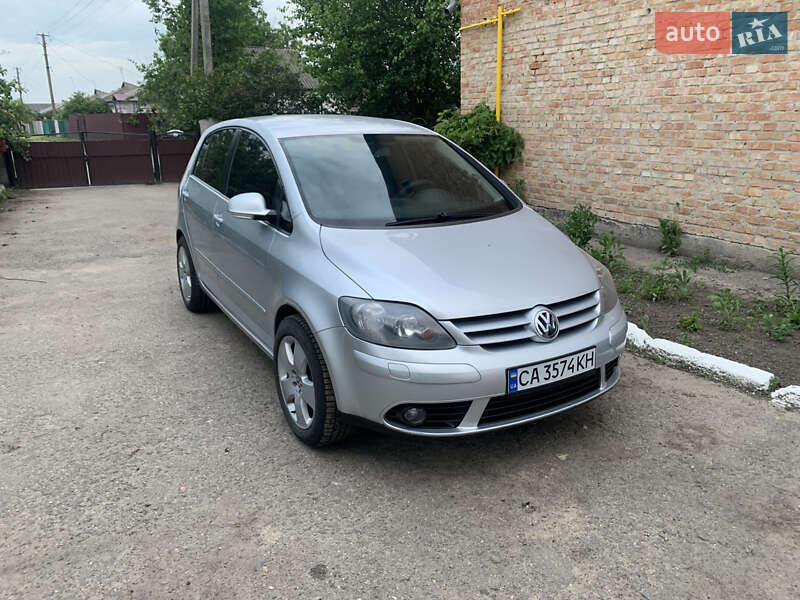 Хэтчбек Volkswagen Golf 2005 в Александровке