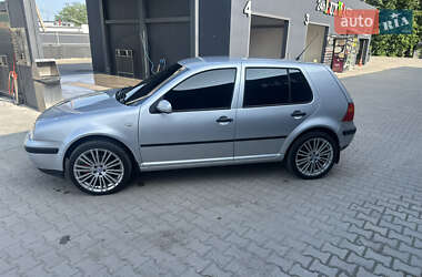 Хэтчбек Volkswagen Golf 2003 в 