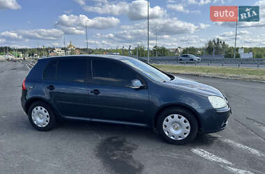 Хэтчбек Volkswagen Golf 2004 в Киеве