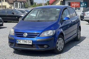 Хэтчбек Volkswagen Golf 2005 в Ровно
