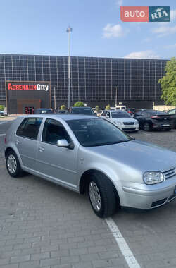 Хетчбек Volkswagen Golf 2003 в 