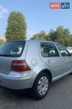 Хетчбек Volkswagen Golf 2003 в 