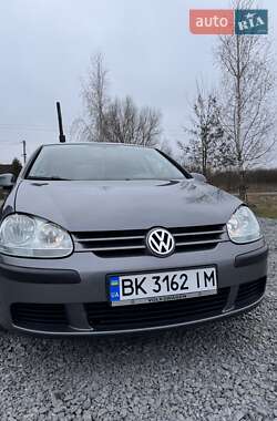 Хетчбек Volkswagen Golf 2005 в Рівному