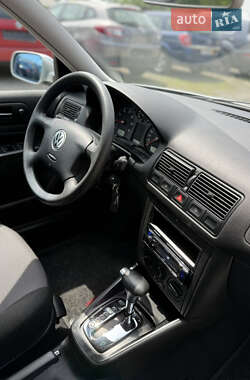 Універсал Volkswagen Golf 2000 в 