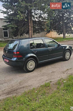 Хэтчбек Volkswagen Golf 2001 в 