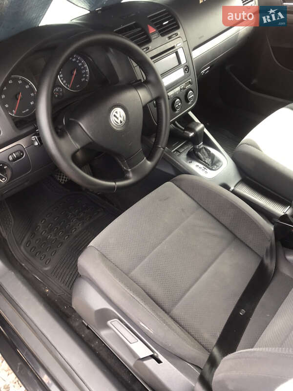 Хэтчбек Volkswagen Golf 2006 в Первомайске