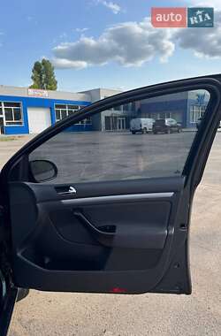 Хэтчбек Volkswagen Golf 2004 в 