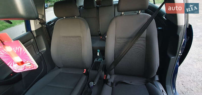 Хэтчбек Volkswagen Golf 2005 в Днепре