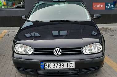 Хэтчбек Volkswagen Golf 2001 в 