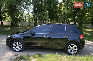 Хэтчбек Volkswagen Golf 2010 в 